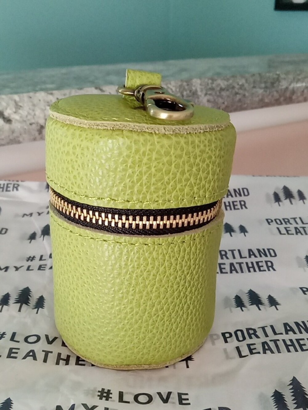 Portland Leather Rollie Pouch New Wasabi Green - Picture 3 of 7